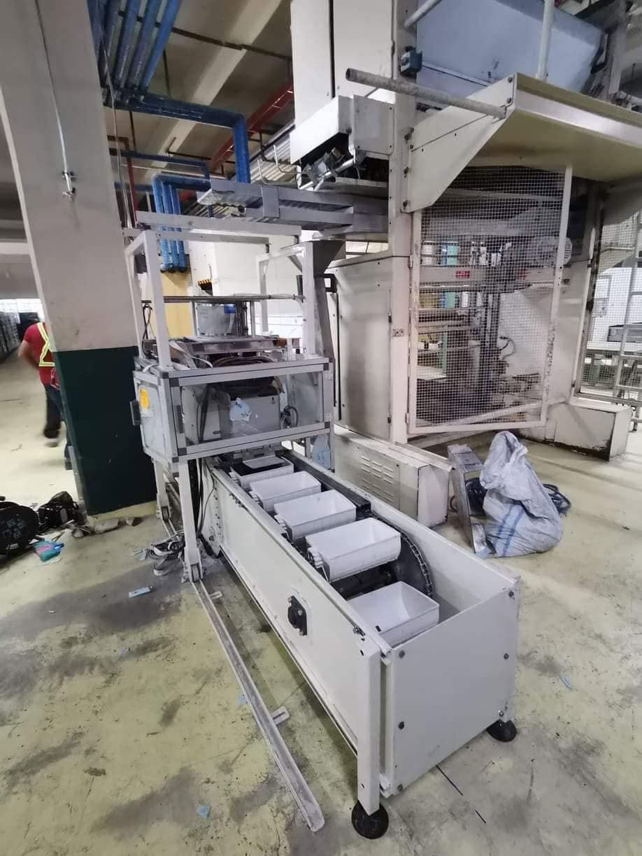Bucket conveyor system