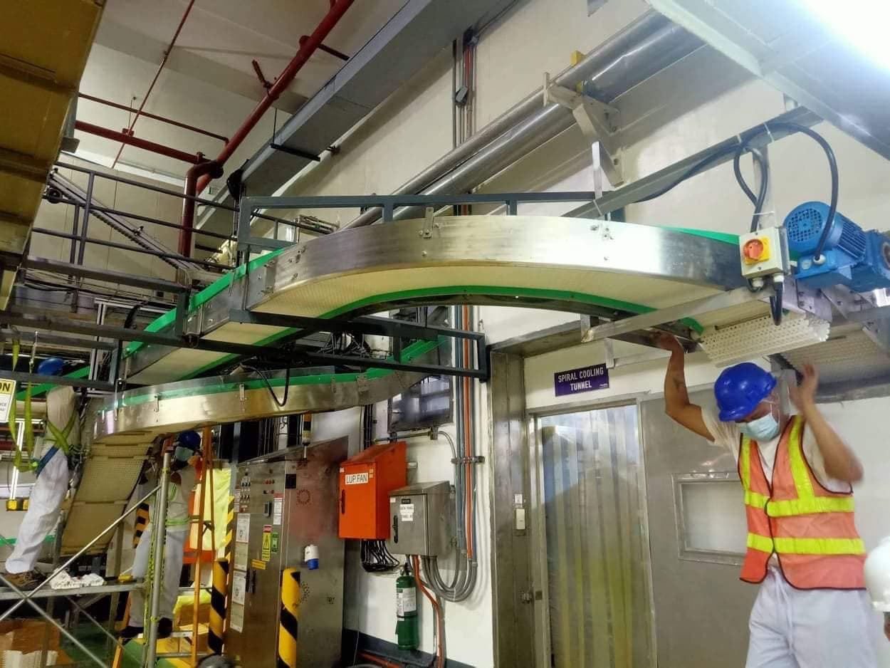 Modular conveyor line in a production area